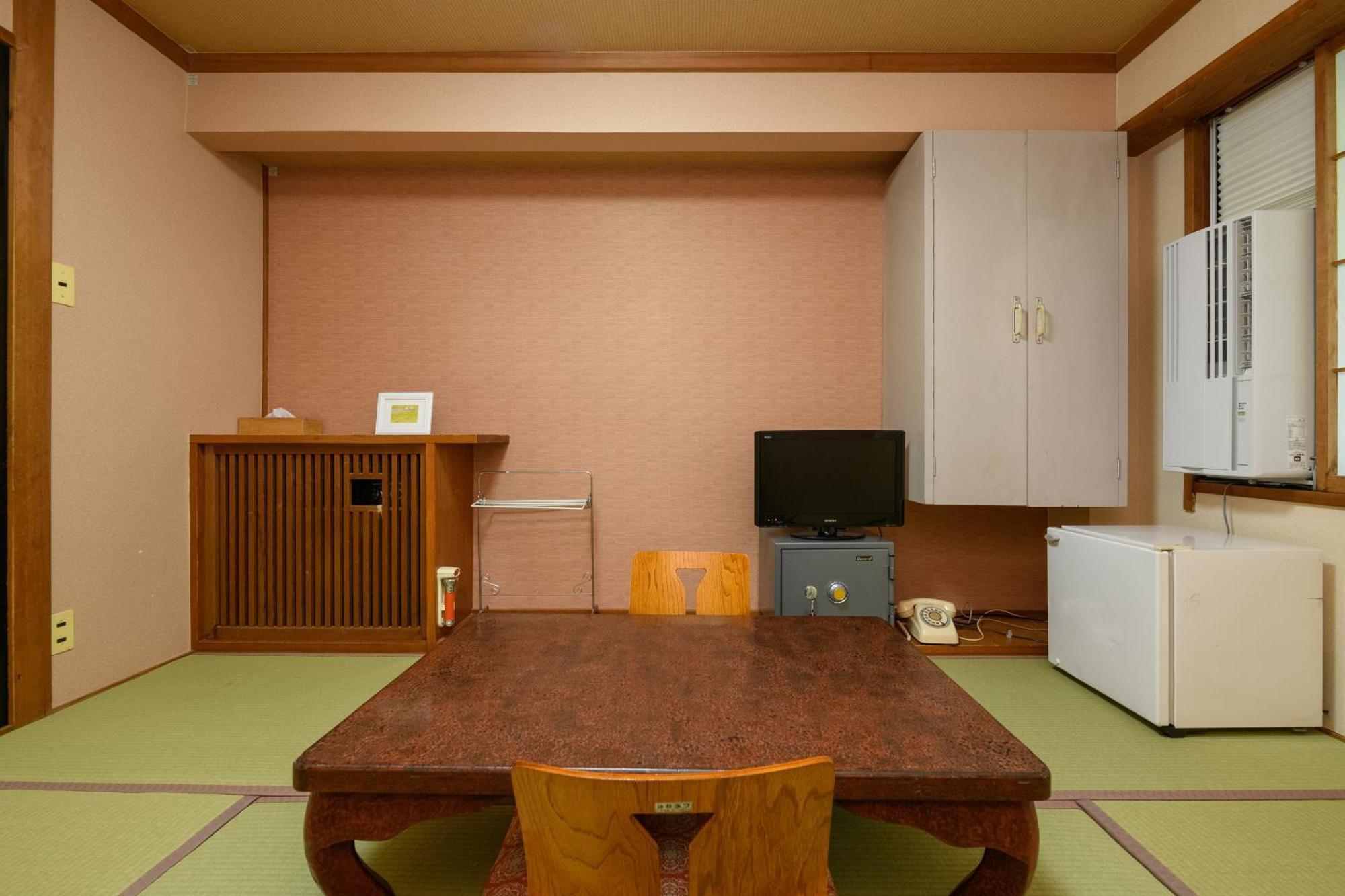 OYO Ryokan Seimeiso Shirakabako Chino Bagian luar foto